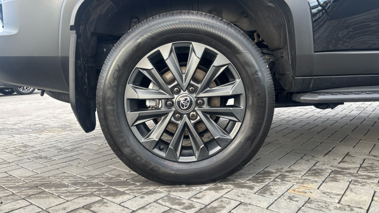 Toyota Land Cruiser 2.8 D-4D 48V 205 Invincible 5dr Auto [Pan Rf/5 St] Diesel Station Wagon